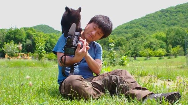   야수의 방주를 촬영하고 있는 고 김광일 PD.